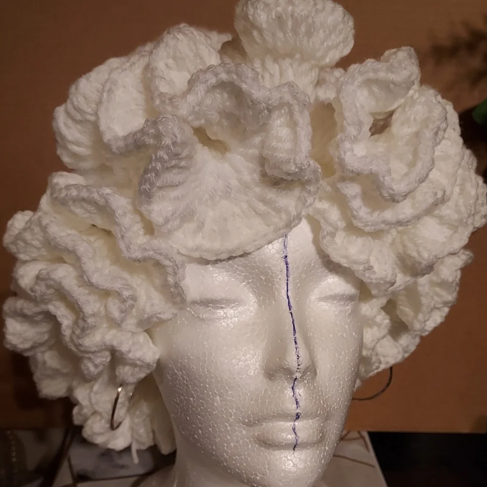 #L❤️VE:HANDMADE.  Crochet Ruffle HAT - Picture 2 of 8